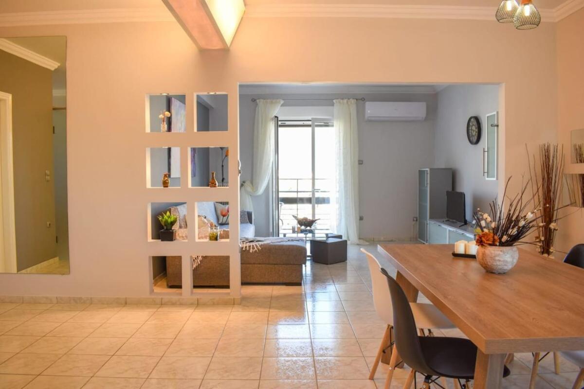 Cozy Flat On The Main Square, 10Min To The Sea Villa Kalamata Exterior photo